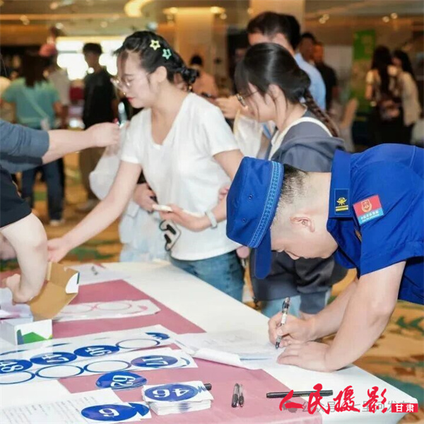 兰州七里河：当“橄榄绿”遇见“玫瑰红” 这场军地联谊甜蜜“爆表”