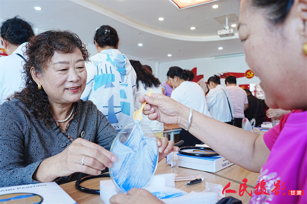 兰州红古区举办“石榴花开心连心  非遗传承进社区”主题活动